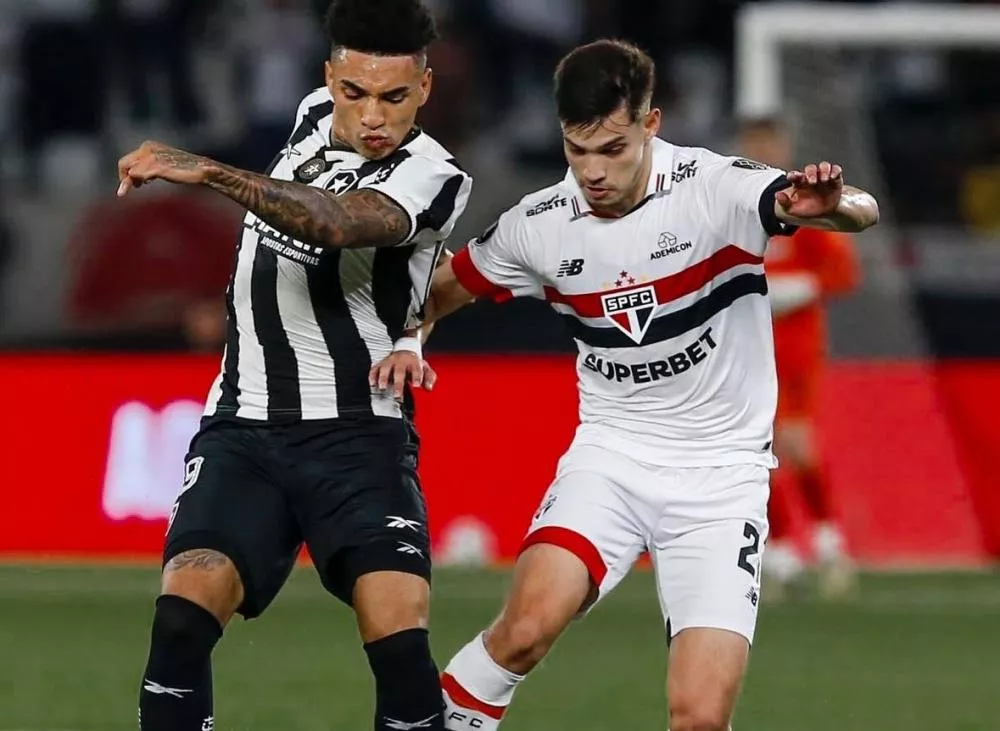 Botafogo 'amassa' o São Paulo no 1º tempo, mas não consegue marcar e empata em casa na ida das quartas da Libertadores