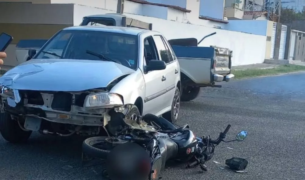 Acidente entre carro e motocicleta deixa uma vítima ferida em Patos nesta quarta-feira (18)