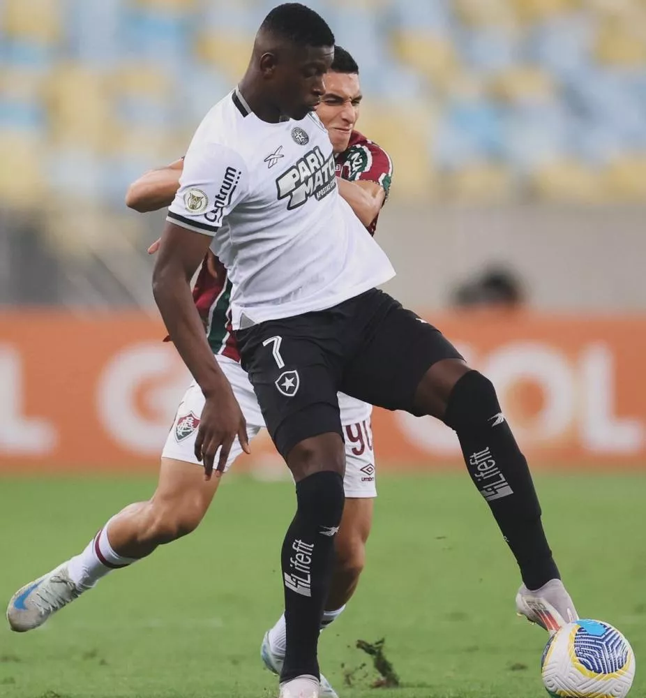 Felipe Melo falha, Luiz Henrique faz valer 'lei do ex', e Botafogo vence o Fluminense
