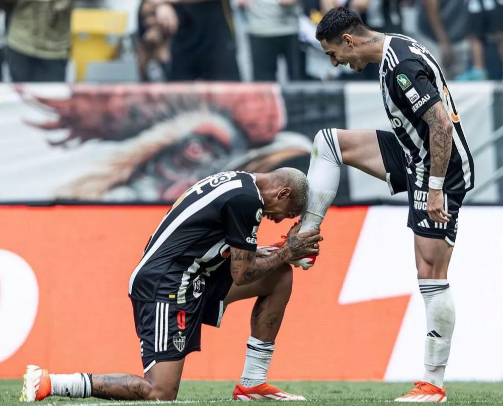 Deyverson perde pênati e marca, Atlético-MG atropela o Red Bull Bragantino e embala para decisão pela Libertadores