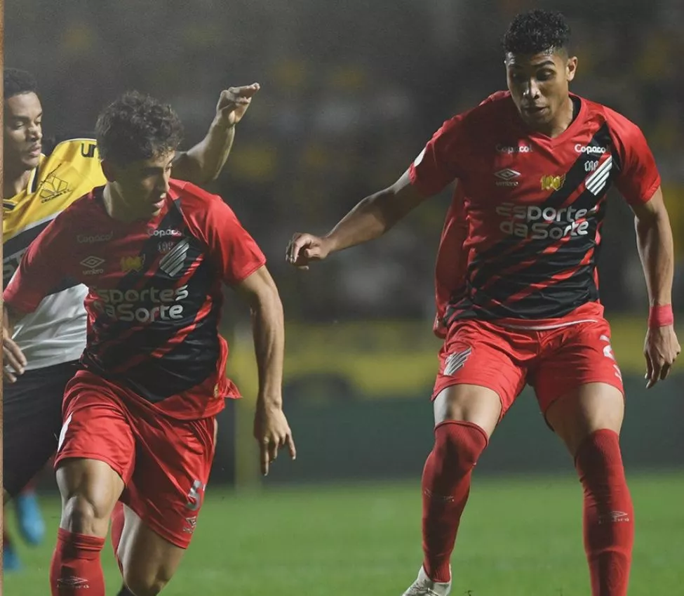 Athletico empata com Criciúma em jogo agitado e amplia jejum no Brasileirão