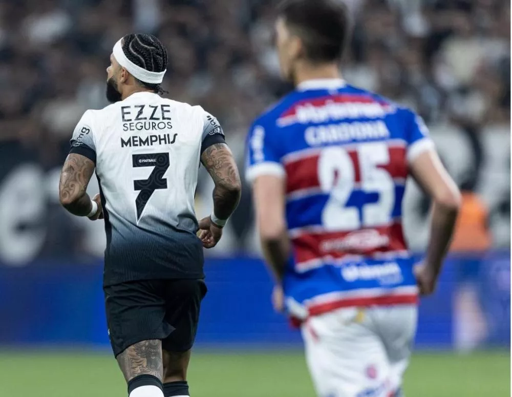 Com assistência de Memphis Depay, Corinthians atropela Fortaleza e vai à semifinal da Sul-Americana