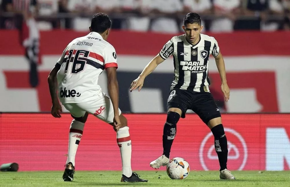 Em jogo emocionante e com empate no fim, Botafogo bate São Paulo nos pênaltis e avança à semifinal da Libertadores