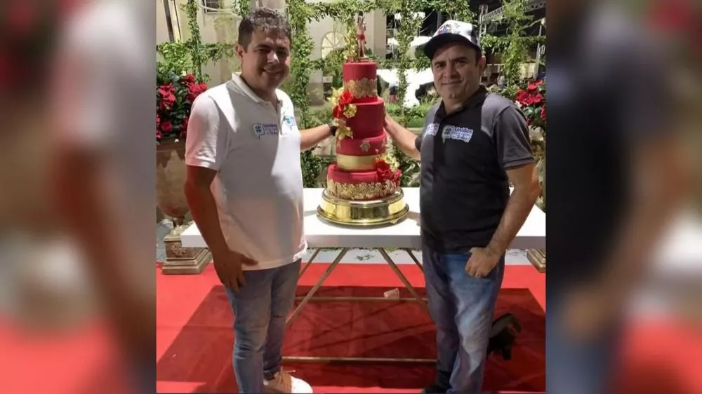 Rafinha Banana, candidato a vice-prefeito de São Bento, arrematou o bolo — Foto: Divulgação/Redes sociais