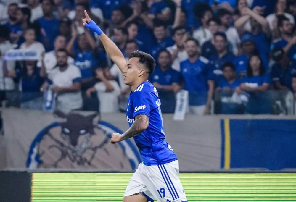 Na estreia de Diniz. Cruzeiro suporta pressão no fim e avança sobre o Libertad para as semifinais da Sul-Americana