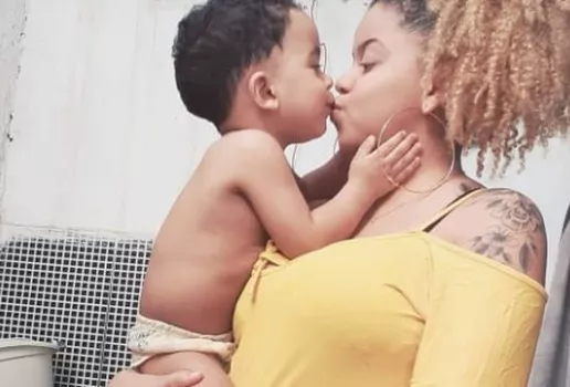 Mãe que matou e degolou filho de 6 anos segue em coma e entubada uma semana após levar 14 tiros