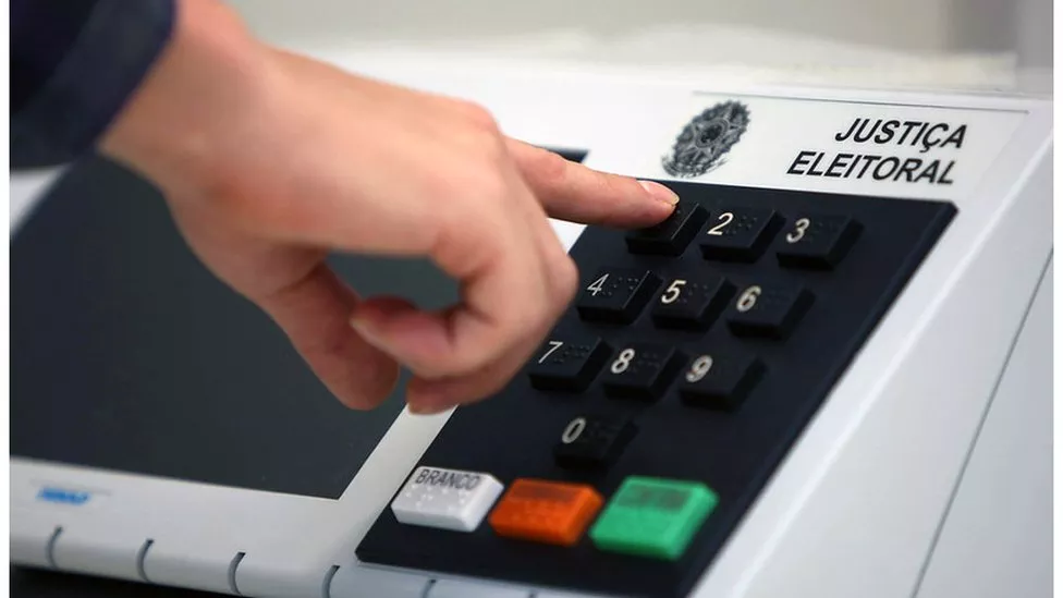  Dra. Vanessa Moura, juíza da 28ª zona eleitoral, orienta sobre documentação necessária para votar nas eleições de 2024