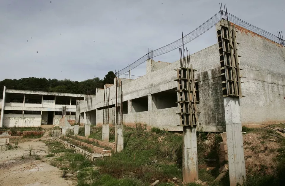 TCE-PB esclarece regras para registro de obras e serviços de engenharia e impõe penalidades por atrasos