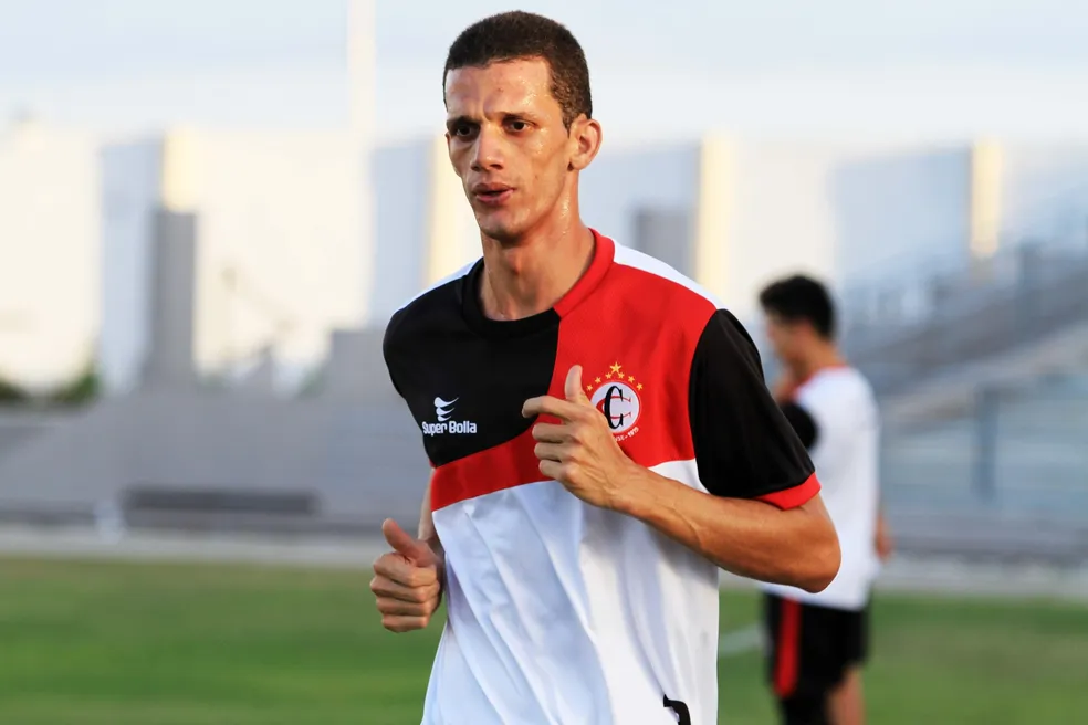 Joécio volta ao futebol paraibano para defender o Serra Branca em 2025