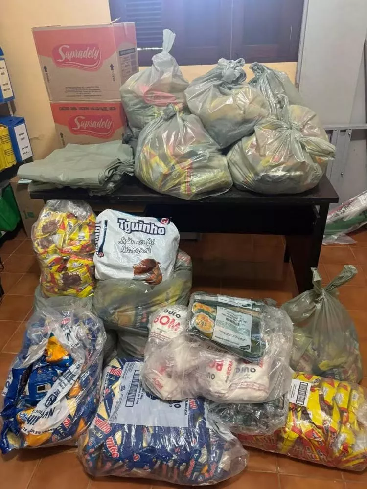 Funcionários da prefeitura de Areia, PB, são presos distribuindo cestas básicas