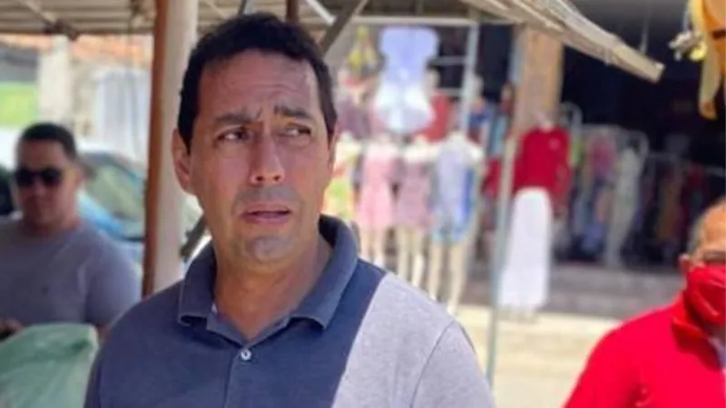 Prefeito de Lucena é levado à delegacia após descumprir decisão da Justiça Eleitoral