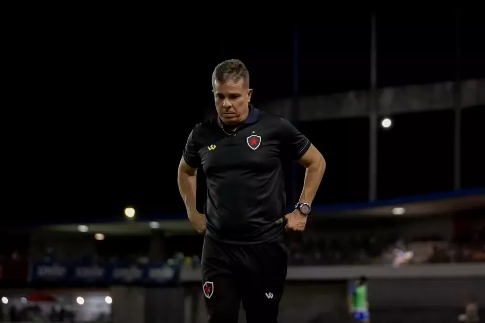 Evaristo Piza não é mais técnico do Botafogo-PB