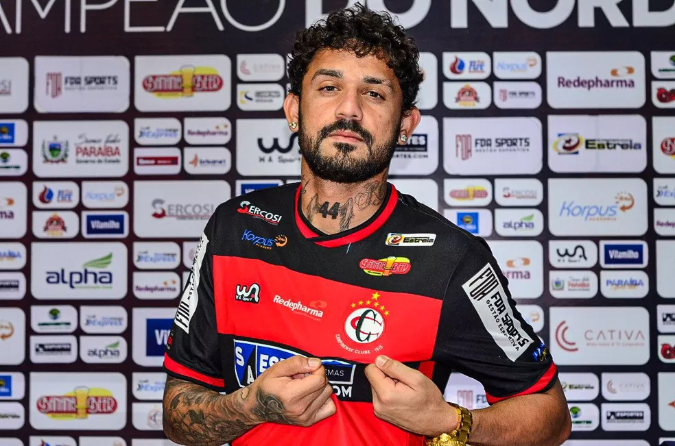 Bruno Menezes volta ao Campinense para 2025, e clube anuncia outros dois jogadores