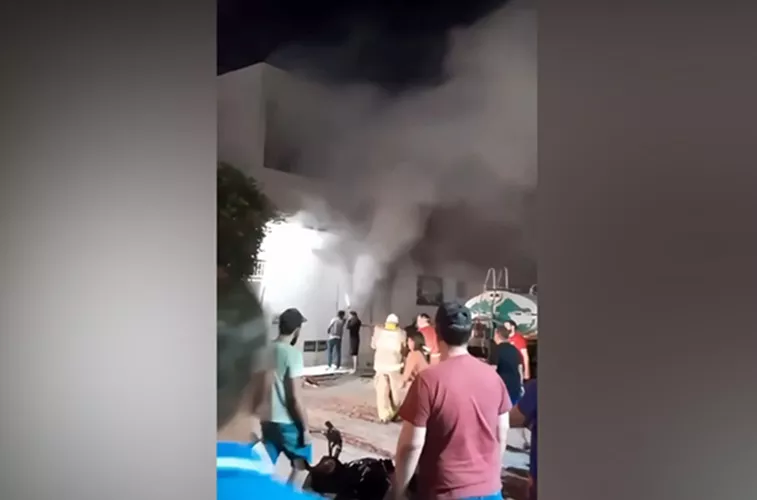 Incêndio de grandes proporções atinge depósito de loja de calçados em Paulista