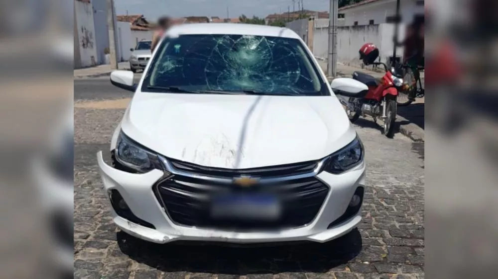 Discussão entre casal em carro provoca acidente com motociclista no bairro da Maternidade, em Patos