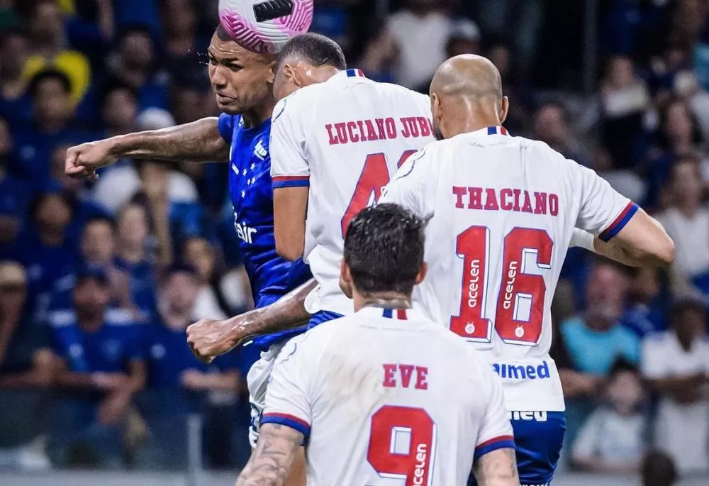 No reencontro entre Diniz e Ceni, Cruzeiro e Bahia empatam e veem Libertadores via G-4 mais longe