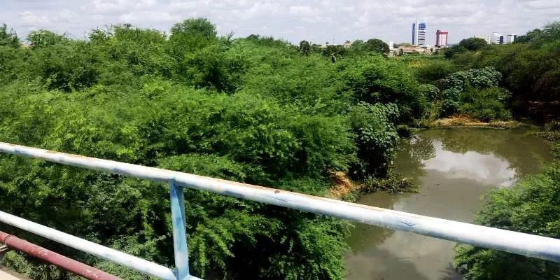 Engenheira faz alerta sobre risco de obstrução do Rio Espinharas e pede ação imediata; OUÇA