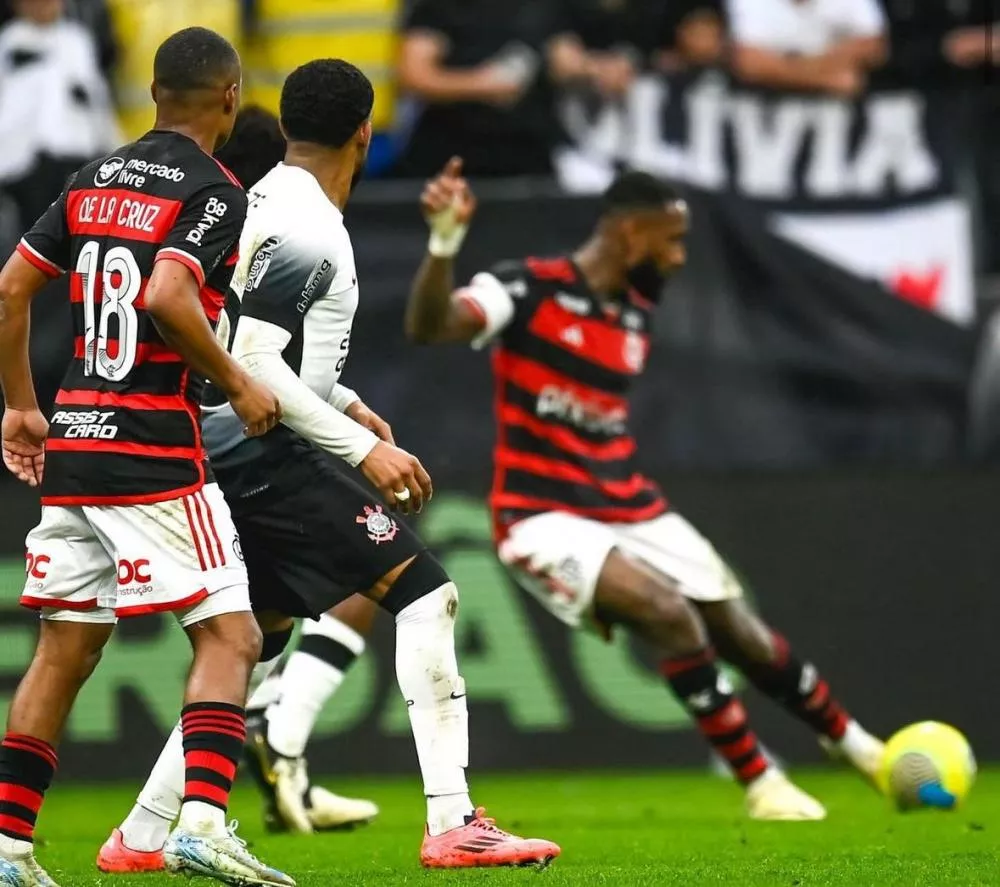 Flamengo segura empate com um a menos, elimina Corinthians e vai à final da Copa do Brasil