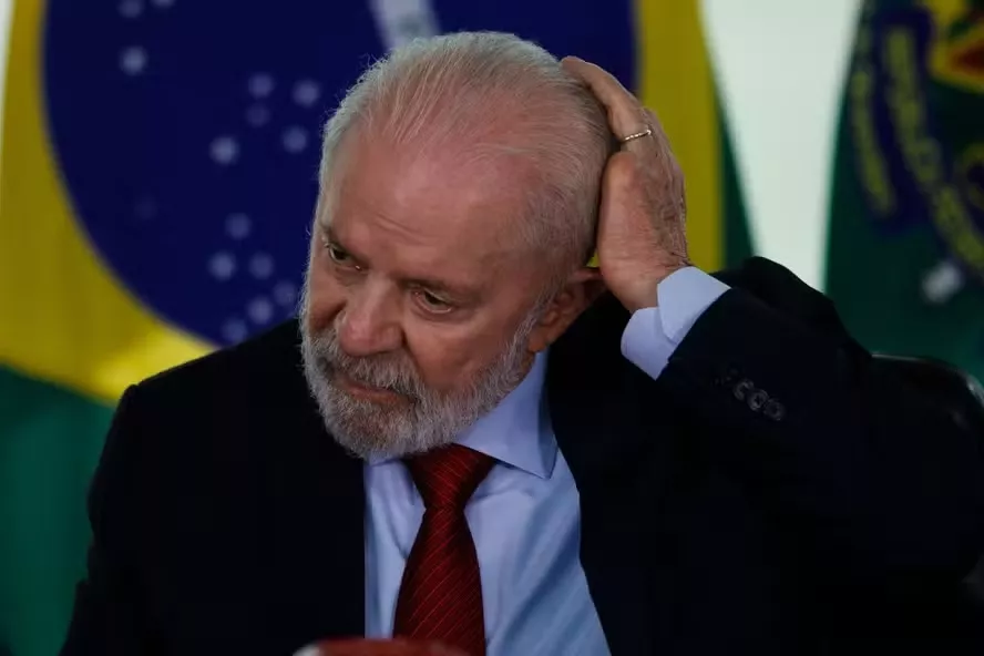 Lula sofre acidente doméstico e leva cinco pontos na cabeça; presidente cancela viagem para a Rússia