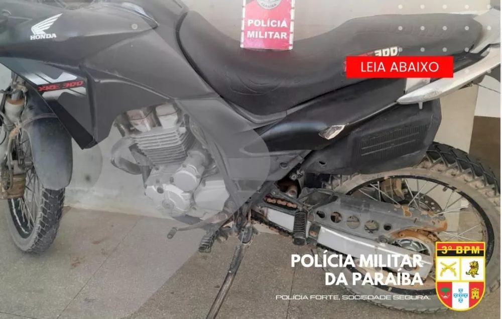 Polícia Militar apreende motocicleta com indícios de adulteração em Teixeira