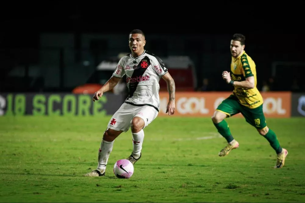Vasco bate Cuiabá em jogo atrasado do Brasileirão, encerra seca e dá primeira vitória a Coutinho em retorno