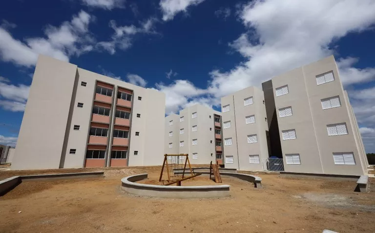 Moradores do São Judas Tadeu, em Patos, reclamam de cobrança de taxa de condomínio e água; Representante da CEHAP fala sobre situação