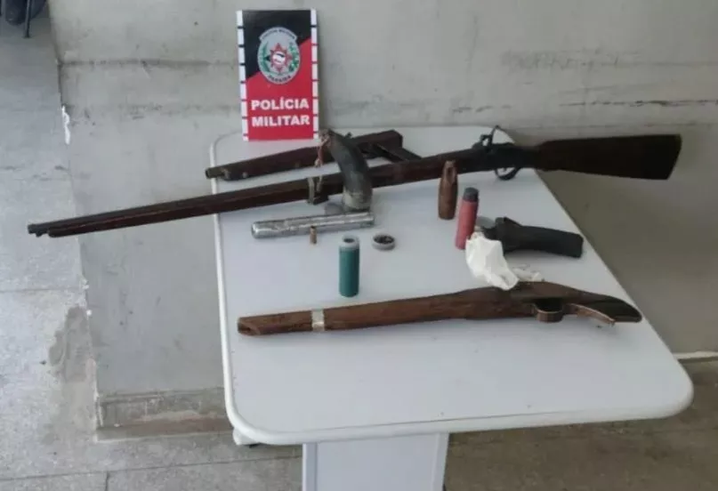 Polícia apreende armas de fogo e detém dois menores por caça ilegal em Desterro-PB