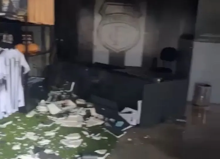 Princípio de incêndio atinge loja oficial do Treze, em Campina Grande