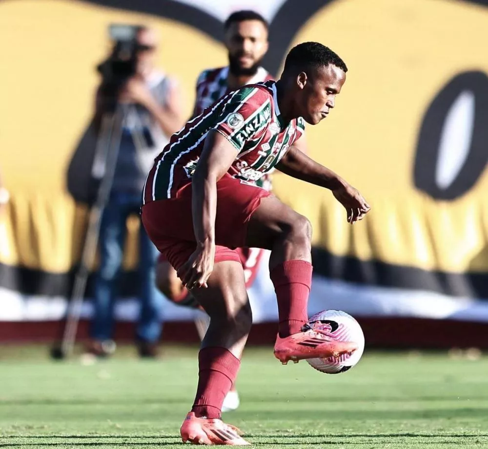 Fluminense perde para o Vitória e se reaproxima da zona de rebaixamento