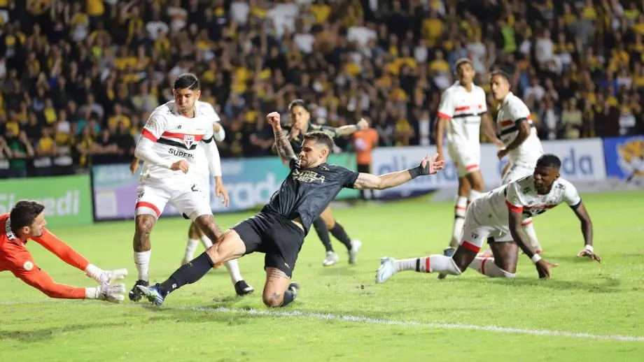 Com furada de Arboleda e golaço de Liziero, São Paulo só empata com Criciúma