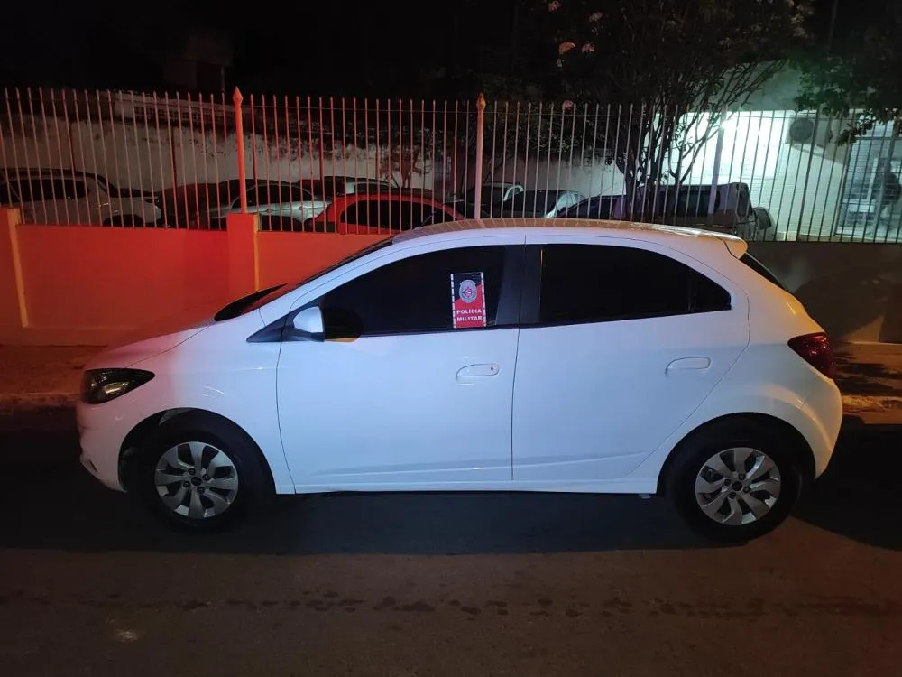 Veículo com sinais de adulteração é apreendido pela PM em Teixeira-PB