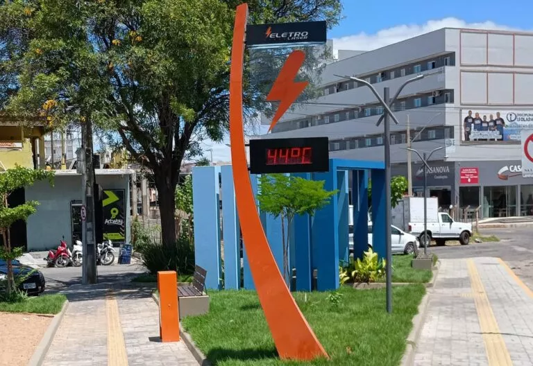 Termômetro em Praça de Patos registra 44°C; meteorologista prevê temperaturas acima da média histórica em toda Paraíba até janeiro