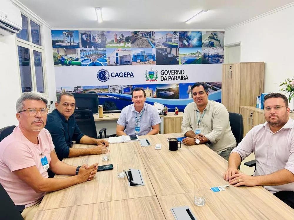 Prefeito Marcos Alves busca soluções para o abastecimento de água em Salgadinho durante agenda em João Pessoa