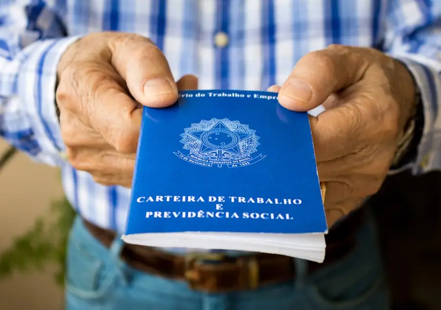 Carteira de Trabalho (Shutterstock)