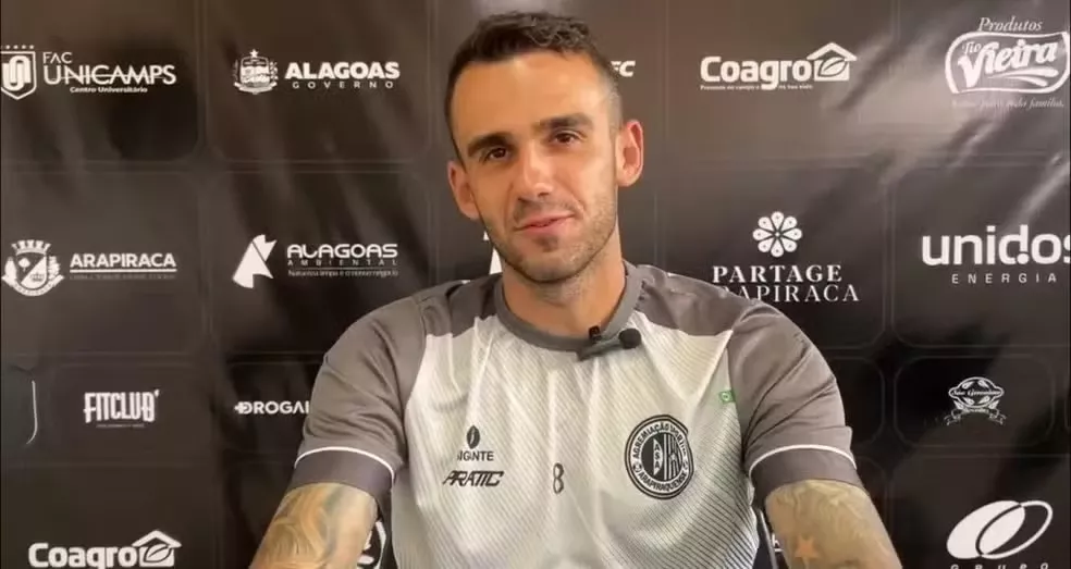 Campinense anuncia o meia Rafael Sayão e chega a 14 nomes no elenco 2025