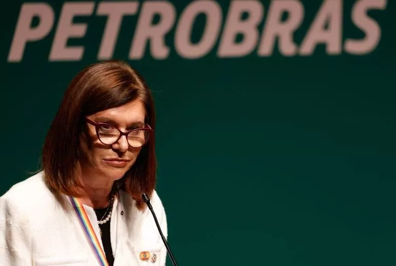 “Preço de combustível agora é justo e estou extremamente satisfeita”, diz presidente da Petrobras