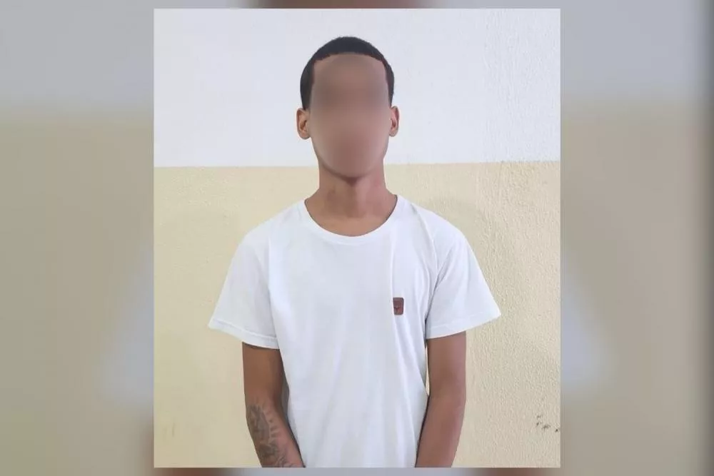 Polícia Civil prende jovem suspeito de homicídio em Quixaba; adolescente segue foragido