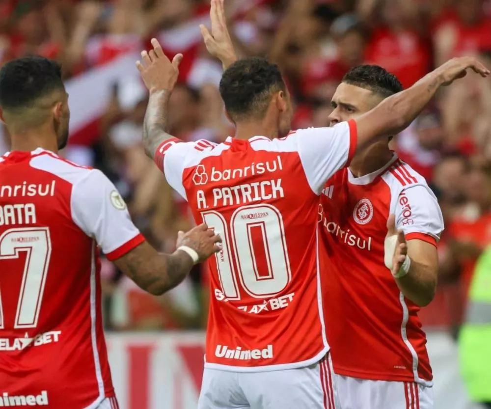 Internacional vence, entra no G-4 e mantém Fluminense ameaçado de rebaixamento