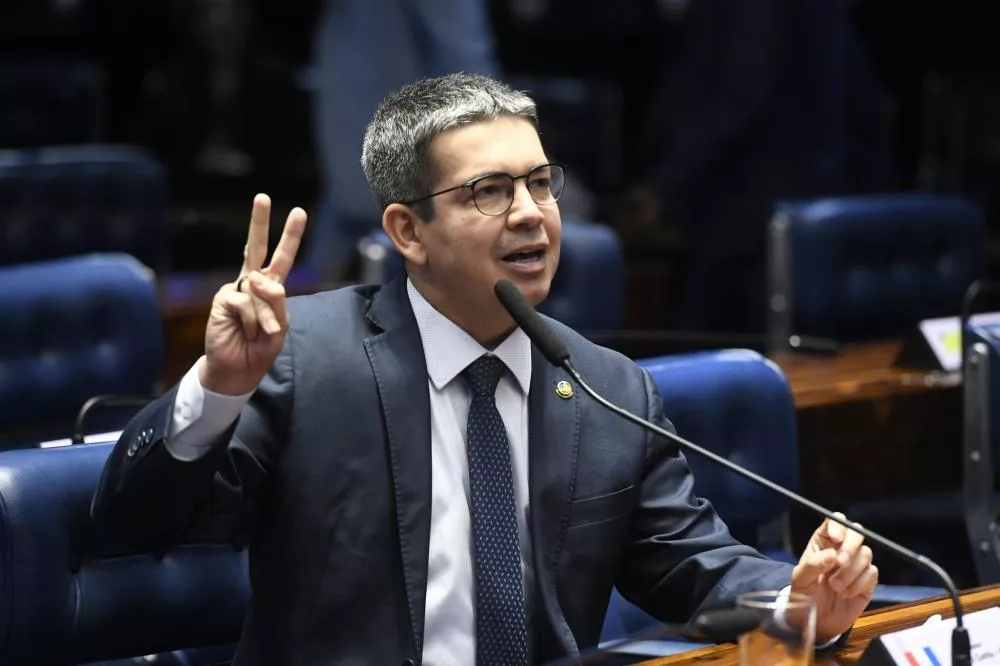 CGU aponta R$ 13 mi em emendas irregulares a ONGs e cita Randolfe, líder do Governo Lula 