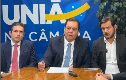 União Brasil anuncia apoio a Hugo Motta e Elmar desiste de candidatura a presidente da Câmara