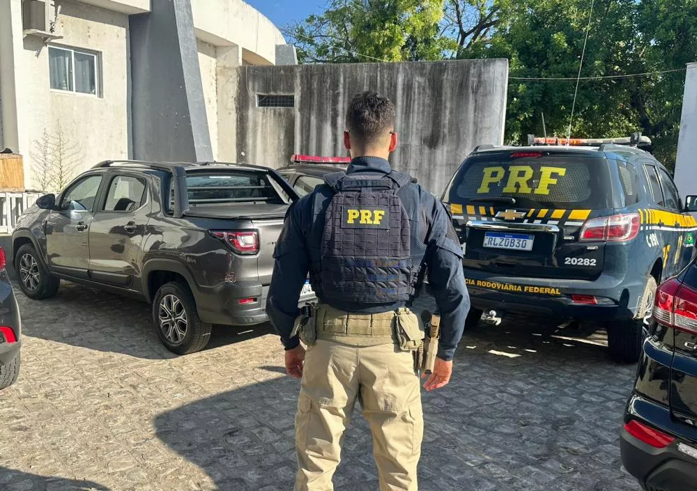 PRF recupera, em Cajazeiras-PB, veículo que havia sido roubado no estado de Minas Gerais