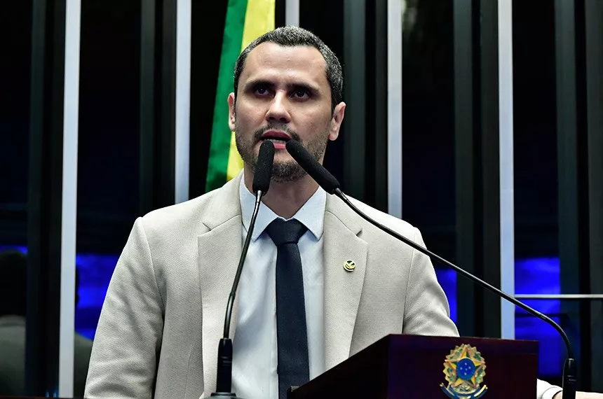 Com críticas à jornada de trabalho da classe política, fala de senador em debate sobre escala 6x1 repercute