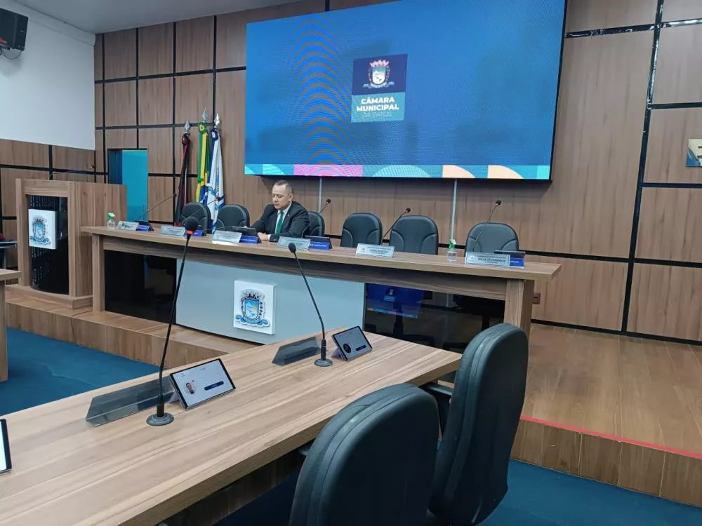 Falta de quórum impede sessão na Câmara Municipal nesta quinta-feira (14), e vereador critica ausências