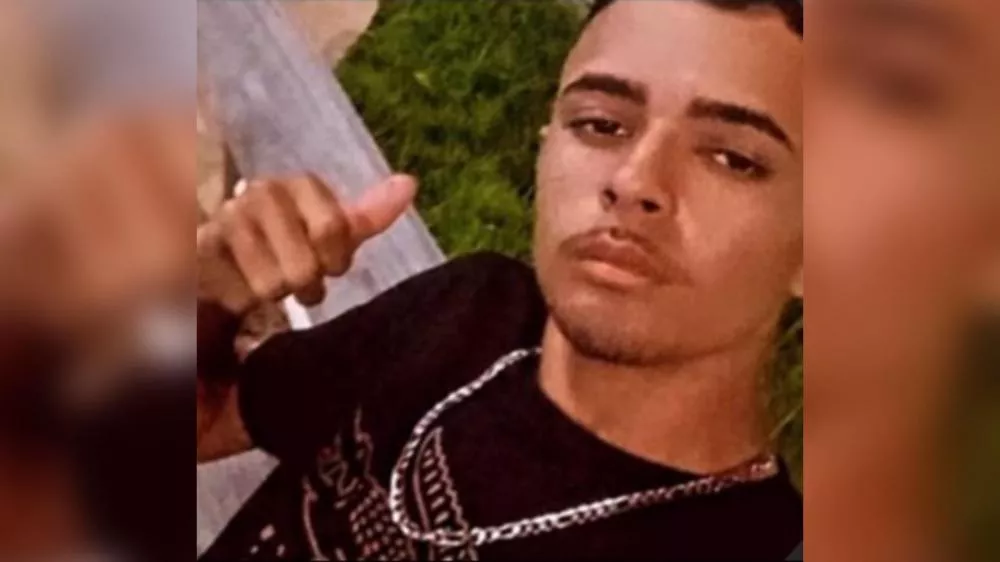 Jovem de 18 anos morre em colisão entre moto e caminhão na BR-230, no Sertão