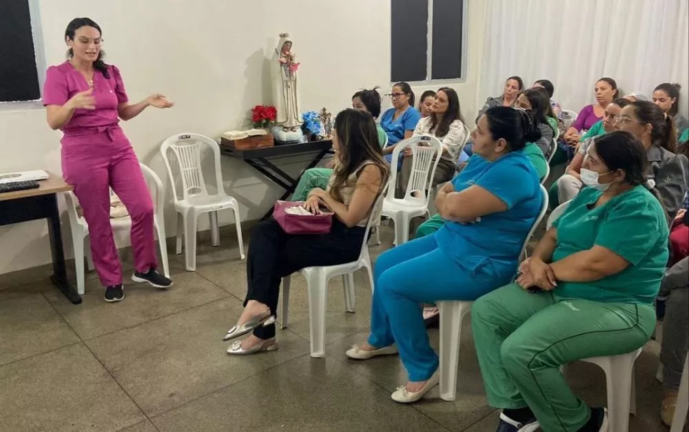  Maternidade Dr. Peregrino Filho promove discussão sobre desafios dos bebês prematuros e apoio emocional à equipe assistencial