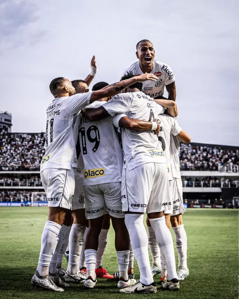 Santos conta com tropeços de rivais e é campeão da Série B antes de entrar em campo