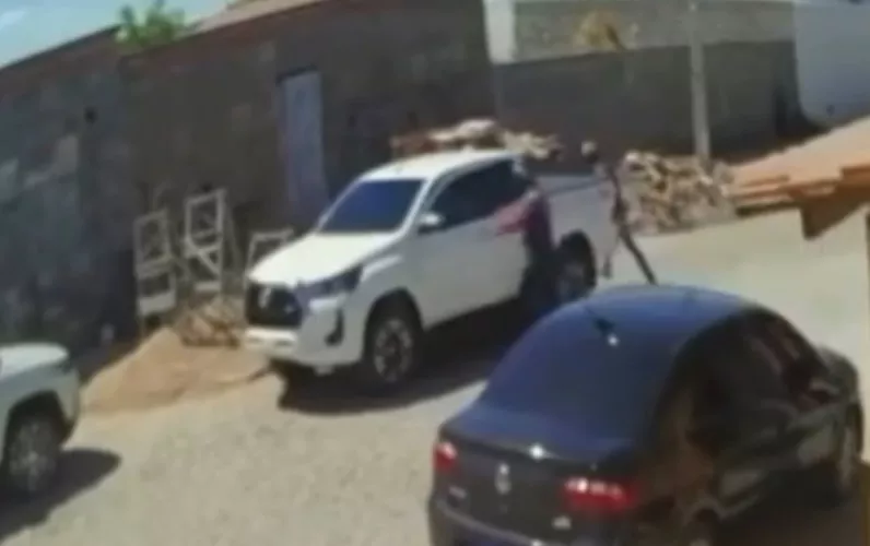 Caminhonete é roubada durante assalto em São Bento; criminosos levaram joia de ouro e atiraram