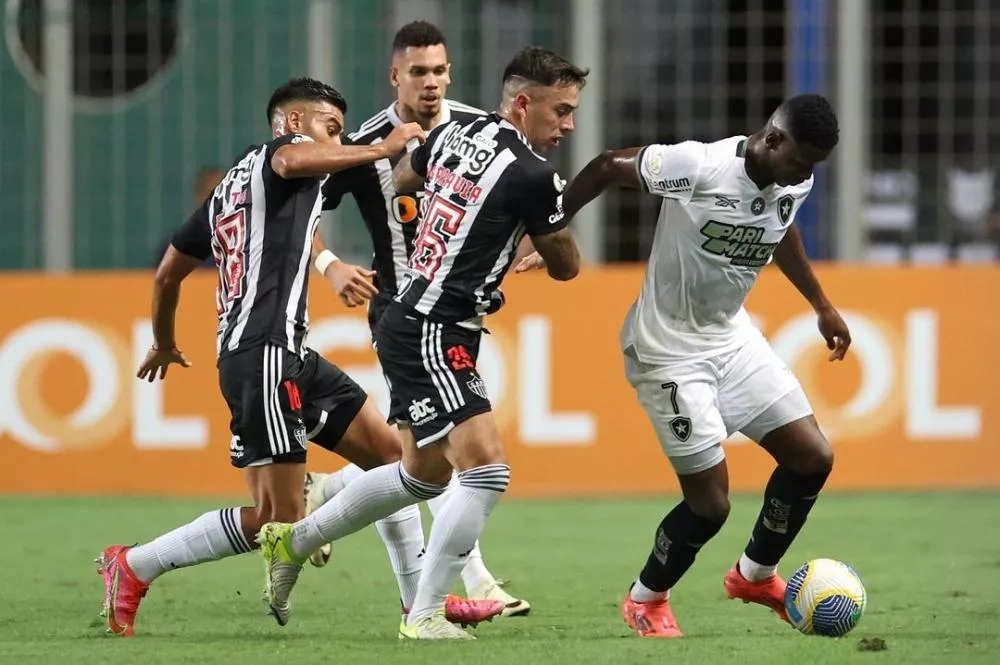 Em prévia da Libertadores, Atlético-MG e Botafogo empatam e acirram briga pelo título do Brasileirão