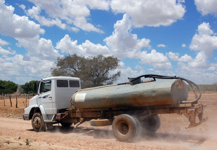 Bancada paraibana reage à falta de recursos para Operação Carro-Pipa