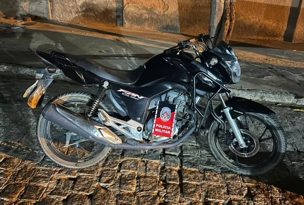Polícia Militar recupera motocicleta roubada durante blitz em Paulista-PB